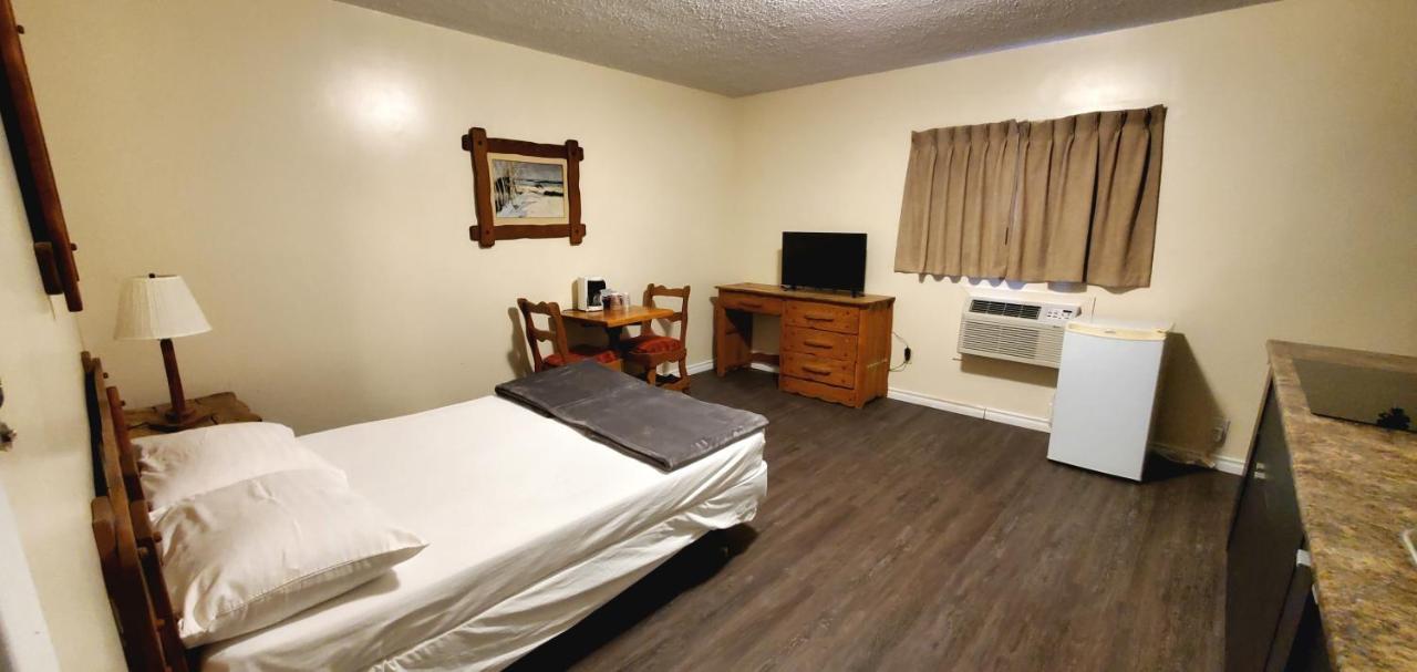 Agassiz Park Lodge - Under New Management McCreary 外观 照片