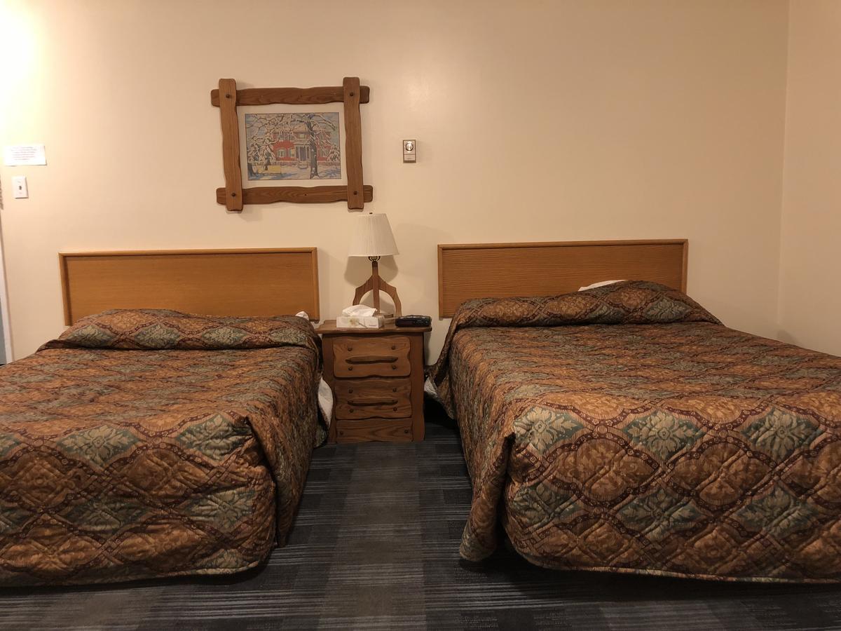 Agassiz Park Lodge - Under New Management McCreary 外观 照片