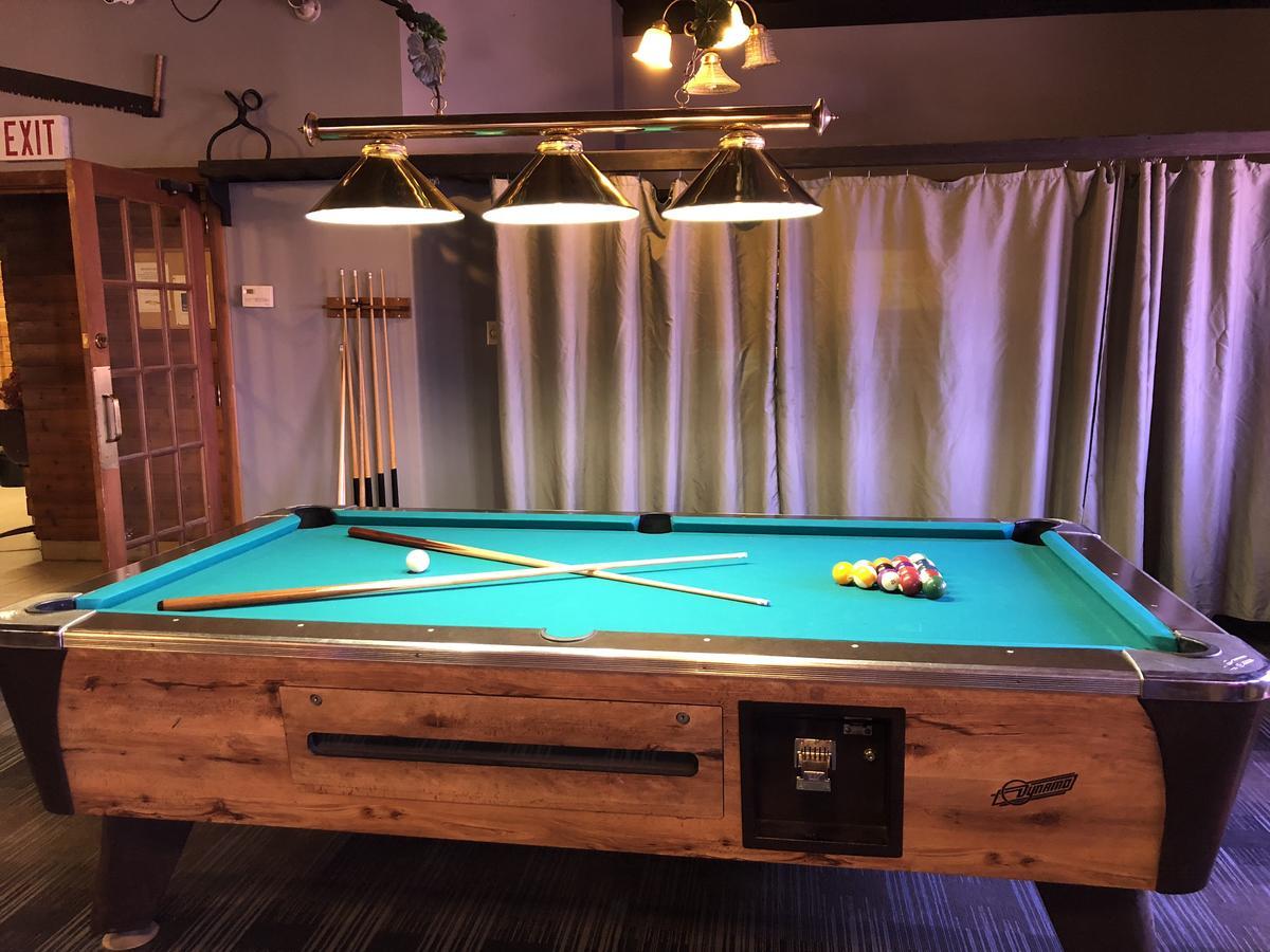 Agassiz Park Lodge - Under New Management McCreary 外观 照片