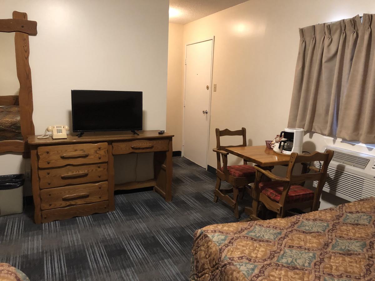 Agassiz Park Lodge - Under New Management McCreary 外观 照片