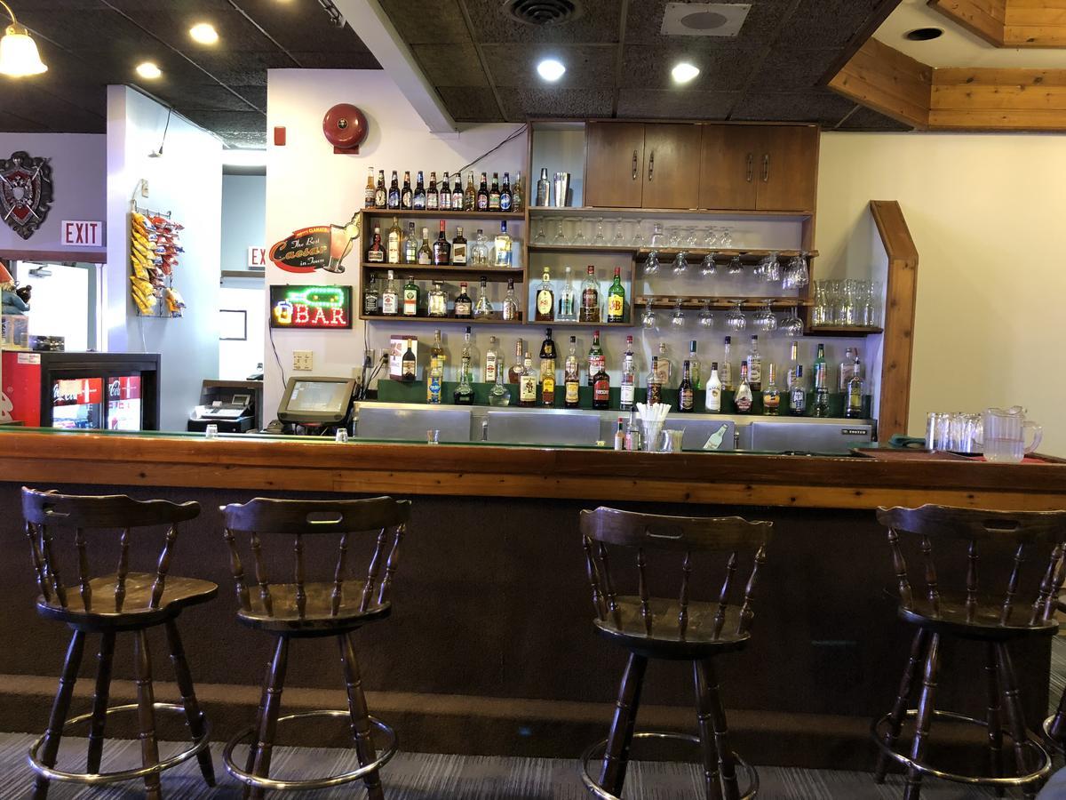 Agassiz Park Lodge - Under New Management McCreary 外观 照片