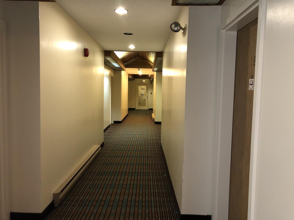 Agassiz Park Lodge - Under New Management McCreary 外观 照片
