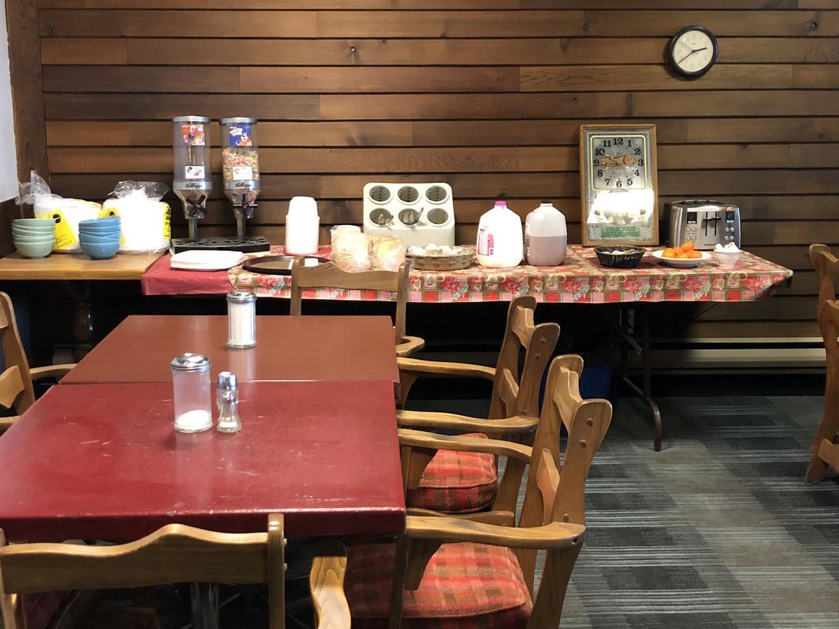 Agassiz Park Lodge - Under New Management McCreary 外观 照片