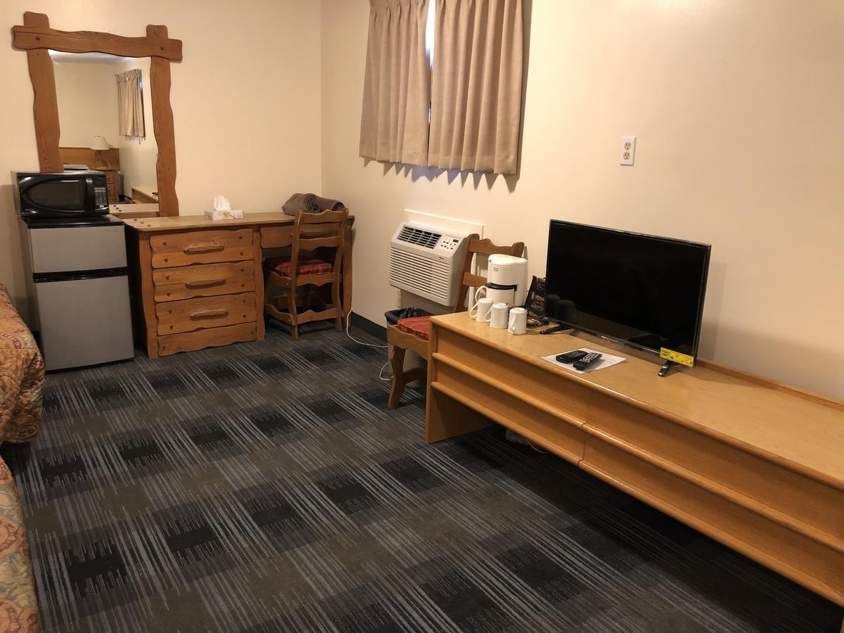 Agassiz Park Lodge - Under New Management McCreary 外观 照片