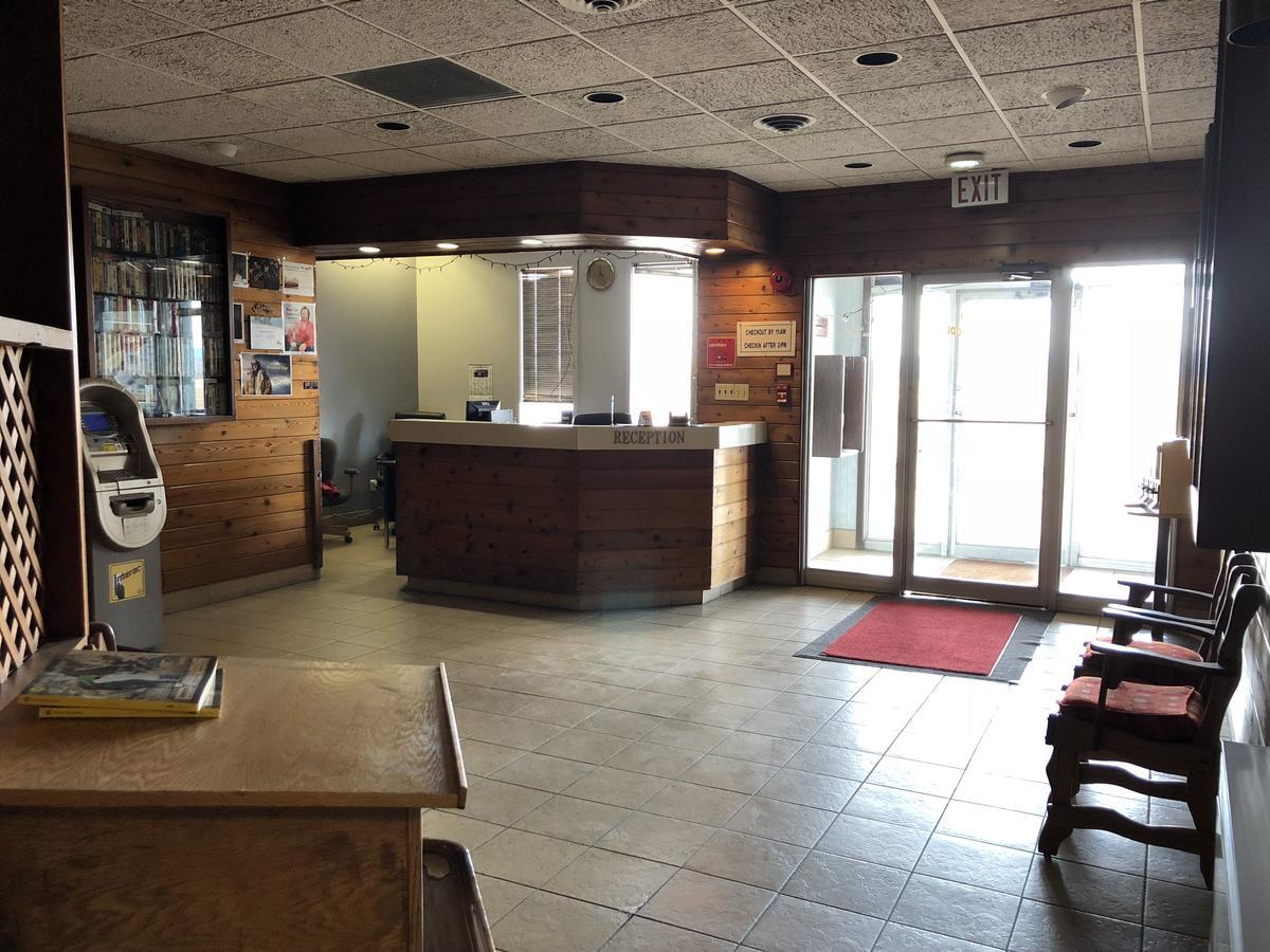 Agassiz Park Lodge - Under New Management McCreary 外观 照片