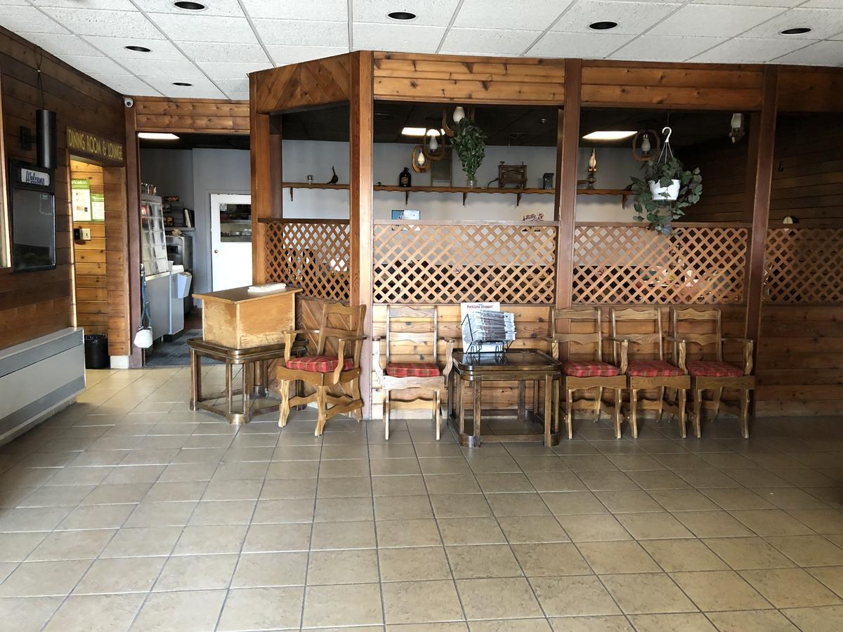 Agassiz Park Lodge - Under New Management McCreary 外观 照片