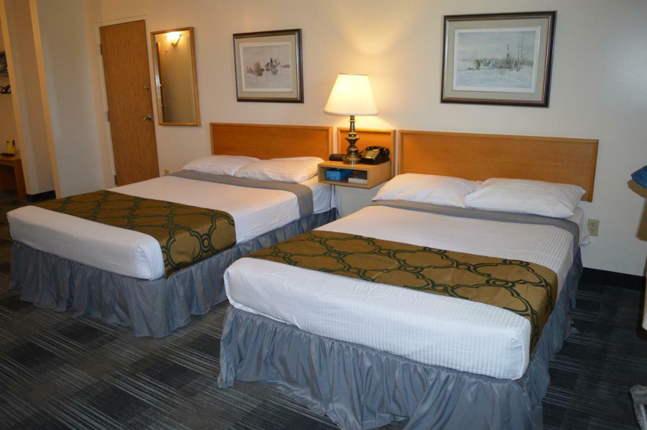 Agassiz Park Lodge - Under New Management McCreary 外观 照片