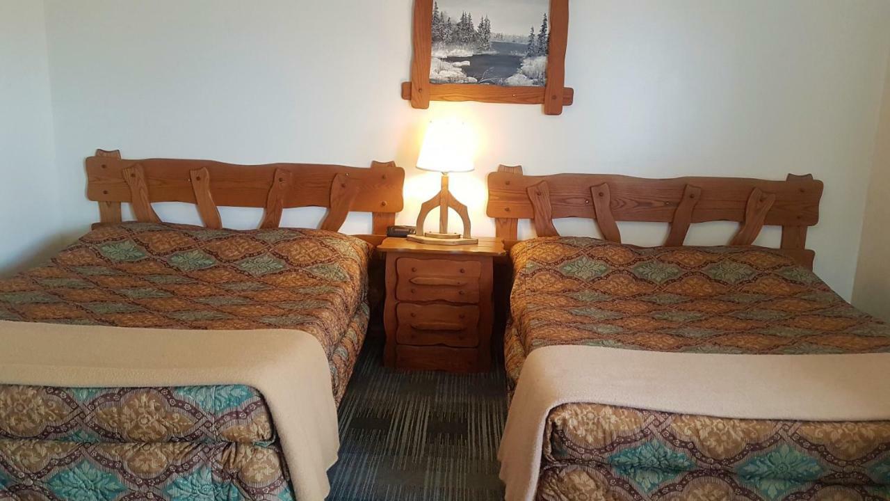 Agassiz Park Lodge - Under New Management McCreary 外观 照片